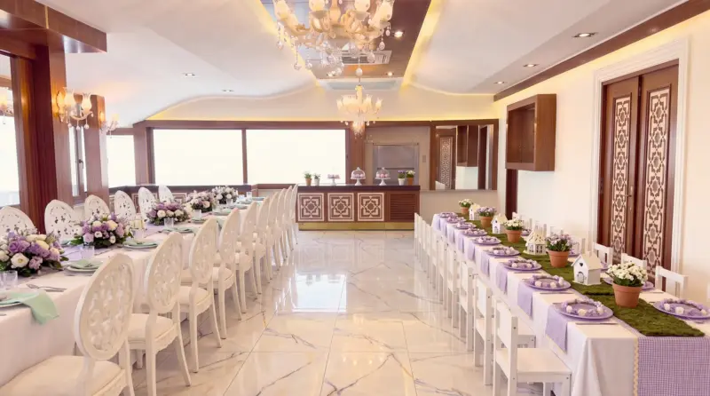 Fairy Tale concept for a children's birthday: fairy table and cupcakes towards the buffet