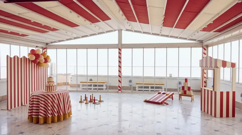Circus concept for a children's birthday: overall view of the terrace