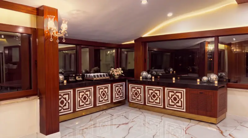 تصميم «ديسكو» لليلة رأس السنة: ركن الذكريات على منضدة الضيافة على شكل L